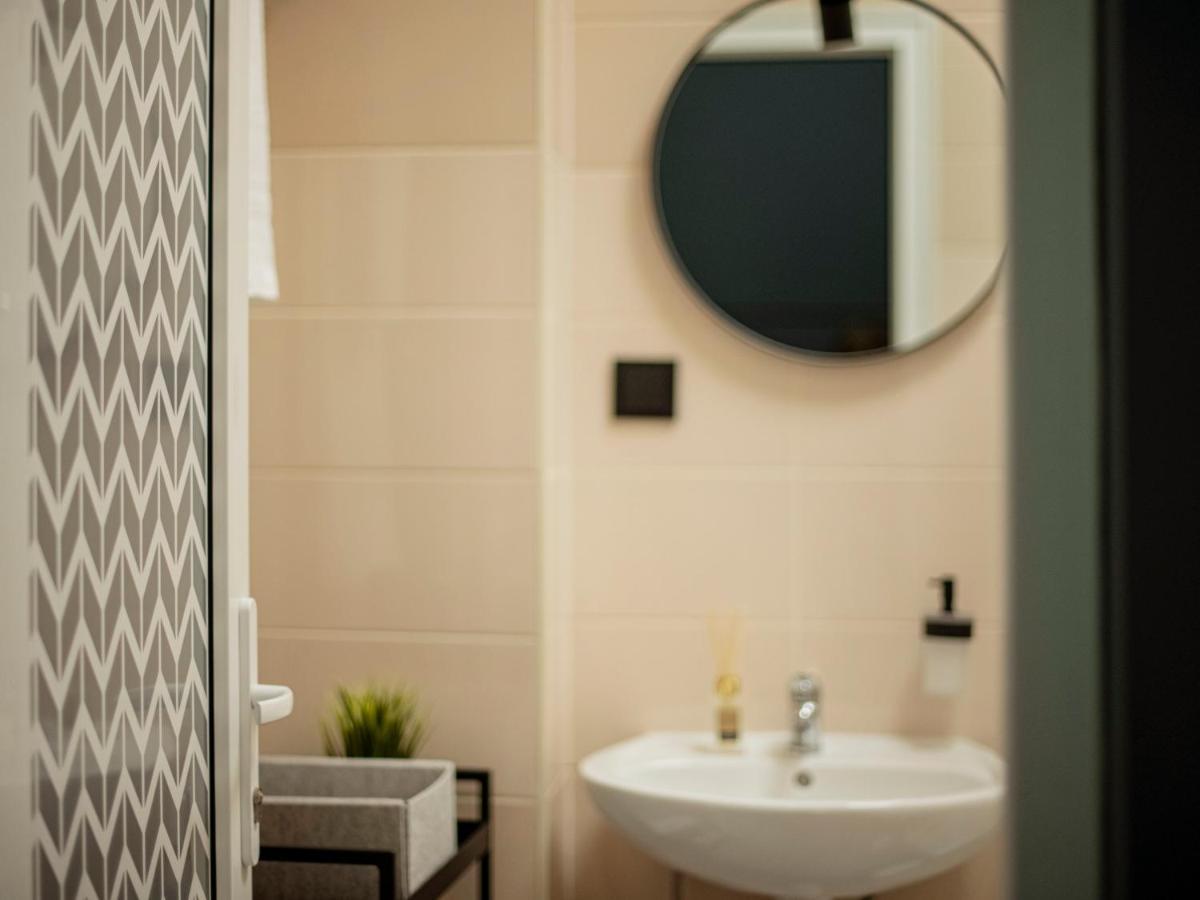 Rumi Hotel With Self Check-In ยาคับพิลส์ ภายนอก รูปภาพ
