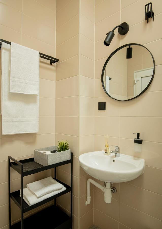 Rumi Hotel With Self Check-In ยาคับพิลส์ ภายนอก รูปภาพ